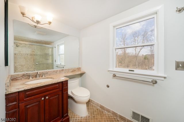 32 Deerfield Rd, Mendham Boro, NJ 07945