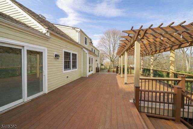 32 Deerfield Rd, Mendham Boro, NJ 07945