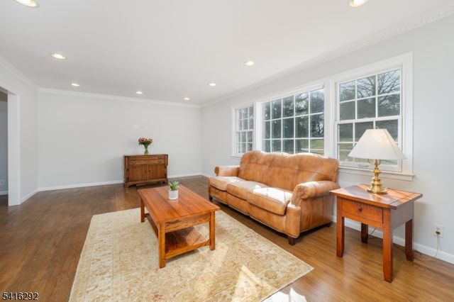 32 Deerfield Rd, Mendham Boro, NJ 07945