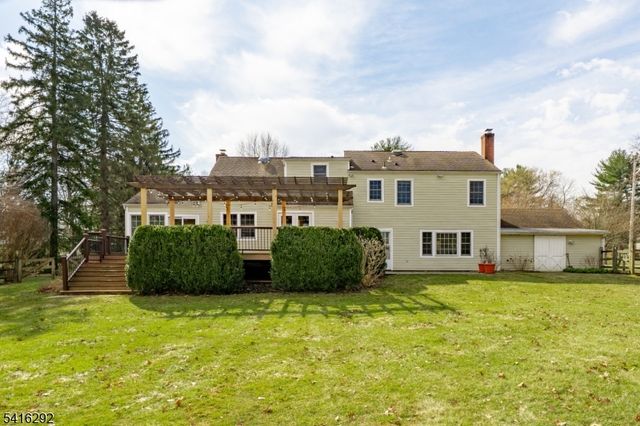32 Deerfield Rd, Mendham Boro, NJ 07945