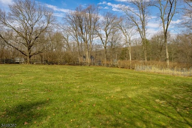32 Deerfield Rd, Mendham Boro, NJ 07945