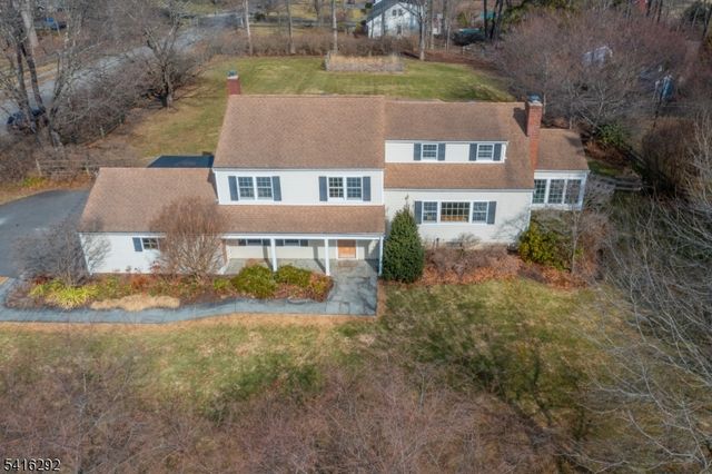 32 Deerfield Rd, Mendham Boro, NJ 07945