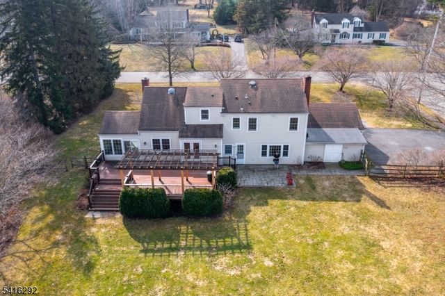 32 Deerfield Rd, Mendham Boro, NJ 07945