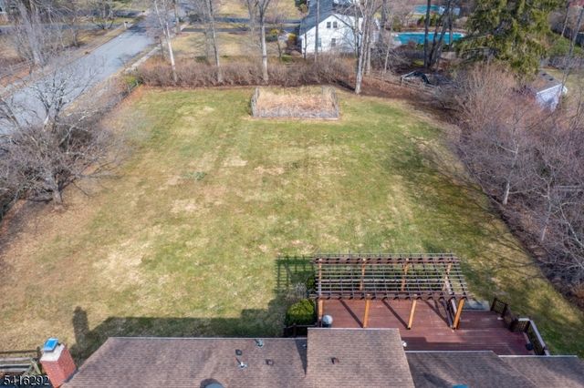 32 Deerfield Rd, Mendham Boro, NJ 07945