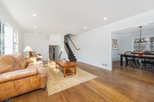 32 Deerfield Rd, Mendham Boro, NJ 07945