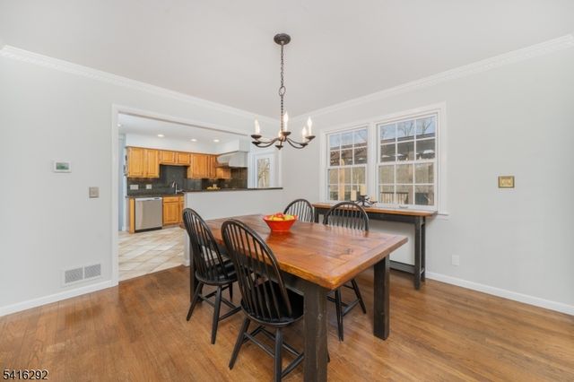 32 Deerfield Rd, Mendham Boro, NJ 07945