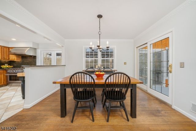 32 Deerfield Rd, Mendham Boro, NJ 07945