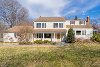 32 Deerfield Rd, Mendham Boro, NJ 07945