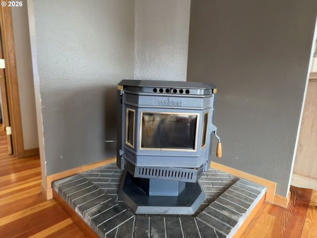 945 2ND St, Bandon, OR 97411