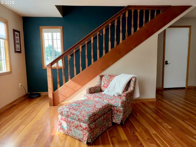 945 2ND St, Bandon, OR 97411