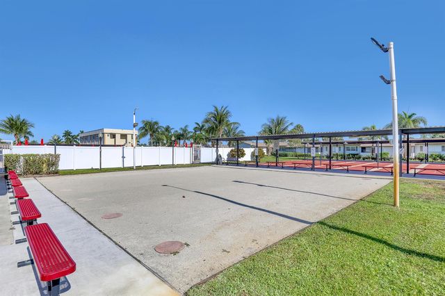 2940 Crosley Drive E, West Palm Beach, FL 33415