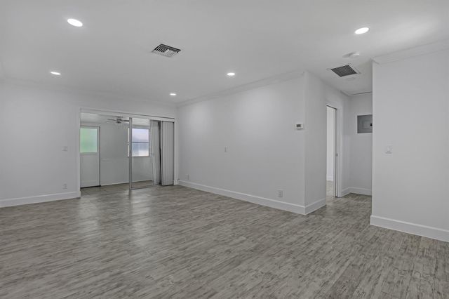 2940 Crosley Drive E, West Palm Beach, FL 33415