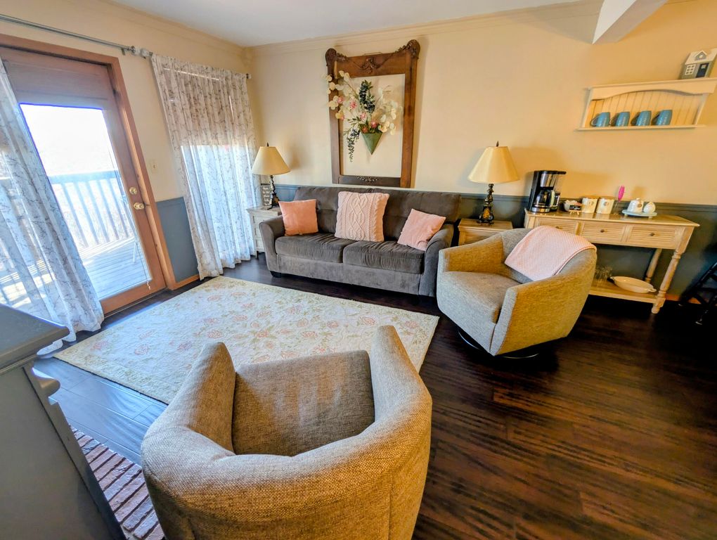 448 Notch Lane 3, Branson West, MO 65737