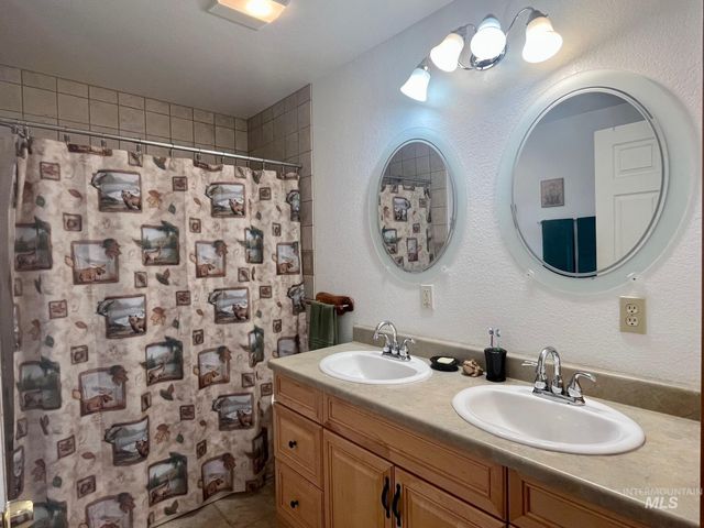 706 and 704 Canyon Rim Lane, Orofino, ID 83544