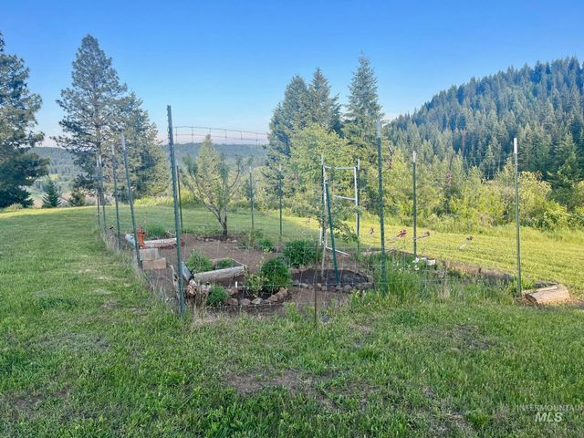 706 and 704 Canyon Rim Lane, Orofino, ID 83544