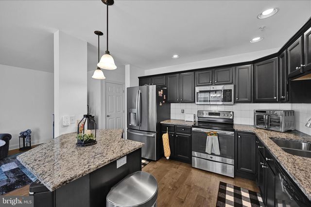 8101-J CARL WILLIAMS BLVD, Harrisburg, PA 17112