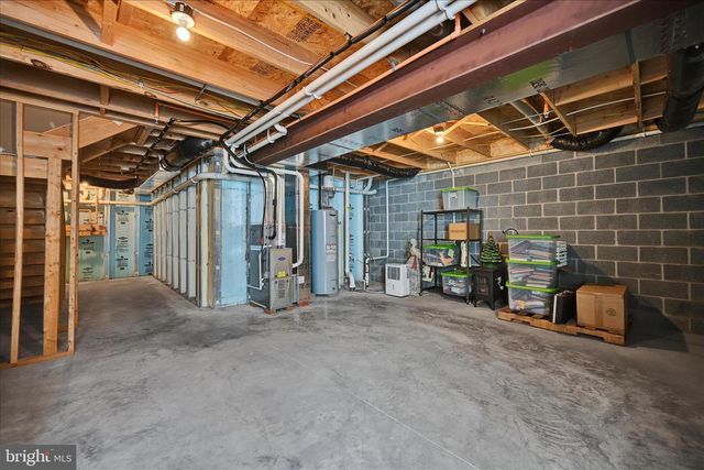 8101-J CARL WILLIAMS BLVD, Harrisburg, PA 17112