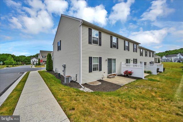8101-J CARL WILLIAMS BLVD, Harrisburg, PA 17112