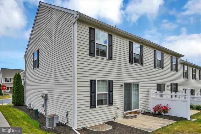 8101-J CARL WILLIAMS BLVD, Harrisburg, PA 17112