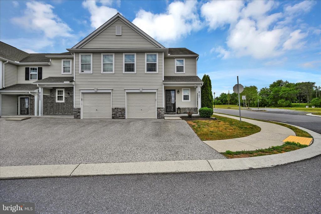 8101-J CARL WILLIAMS BLVD, Harrisburg, PA 17112