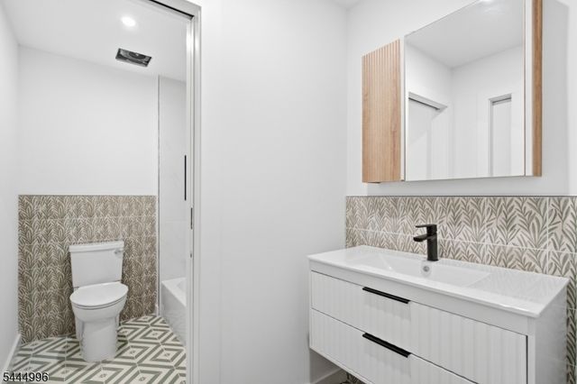 647 S 10Th St, Newark City, NJ 07108