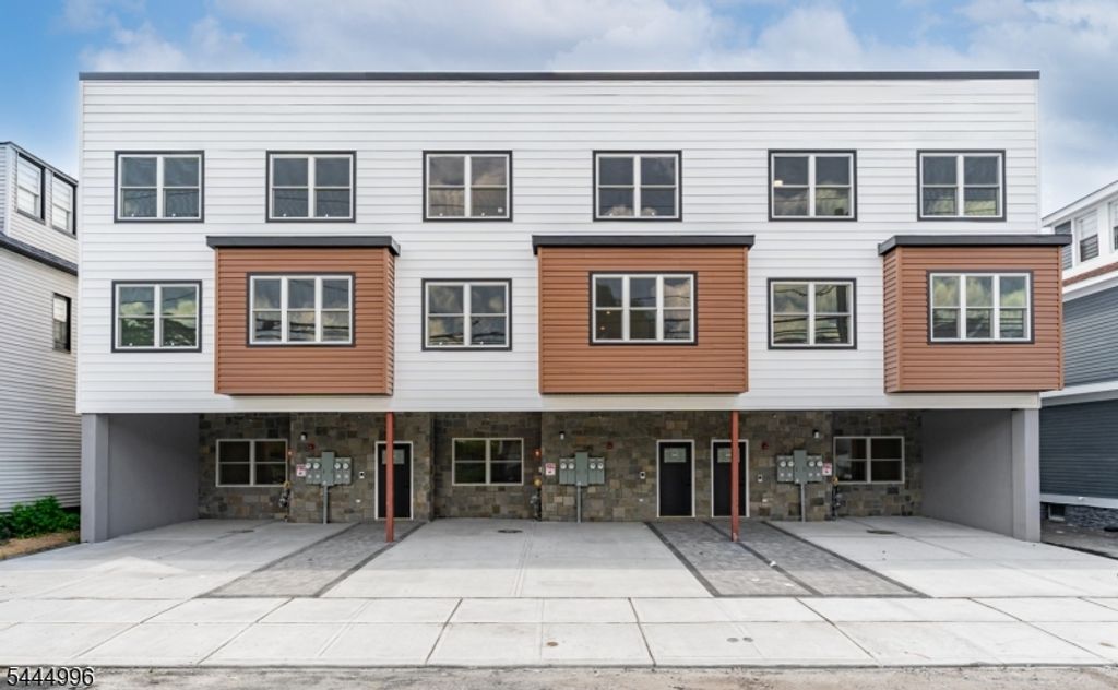 647 S 10Th St, Newark City, NJ 07108