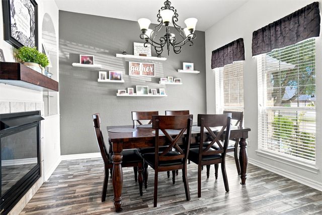 118 Golfers Way, Azle, TX 76020