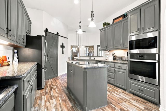118 Golfers Way, Azle, TX 76020