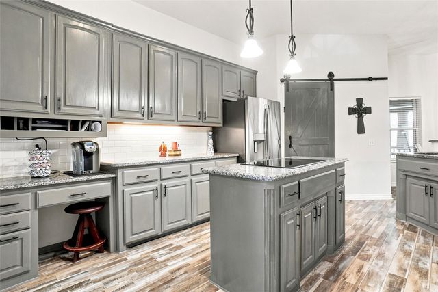 118 Golfers Way, Azle, TX 76020
