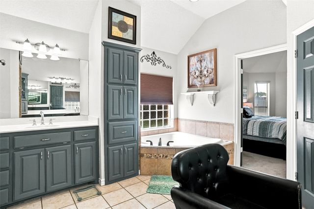 118 Golfers Way, Azle, TX 76020