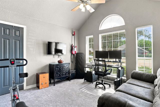 118 Golfers Way, Azle, TX 76020