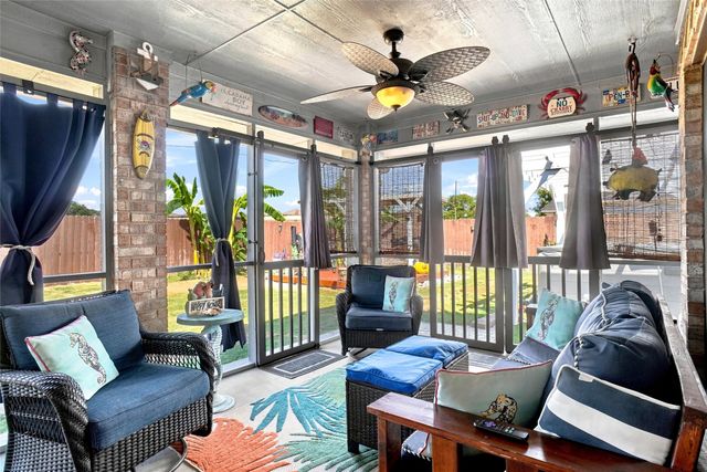 118 Golfers Way, Azle, TX 76020