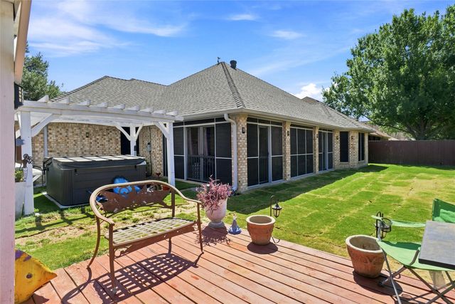 118 Golfers Way, Azle, TX 76020