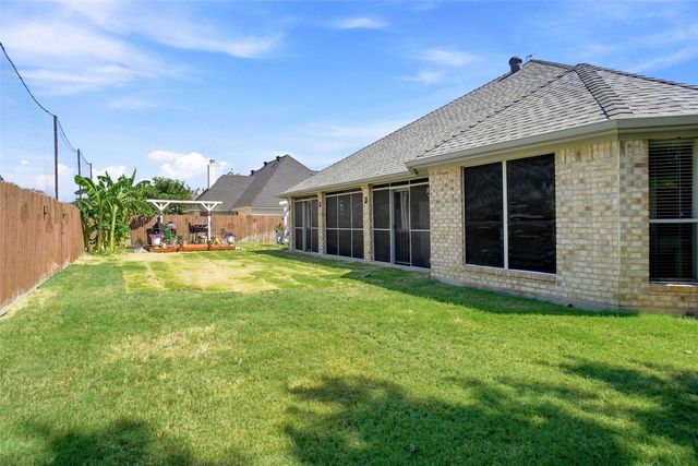 118 Golfers Way, Azle, TX 76020