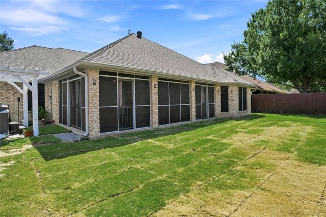 118 Golfers Way, Azle, TX 76020