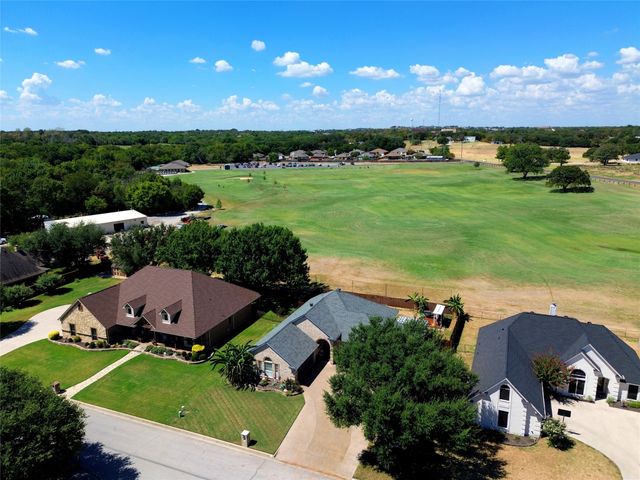 118 Golfers Way, Azle, TX 76020