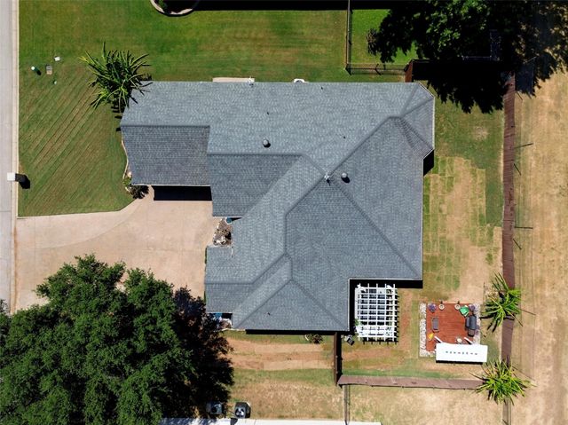 118 Golfers Way, Azle, TX 76020