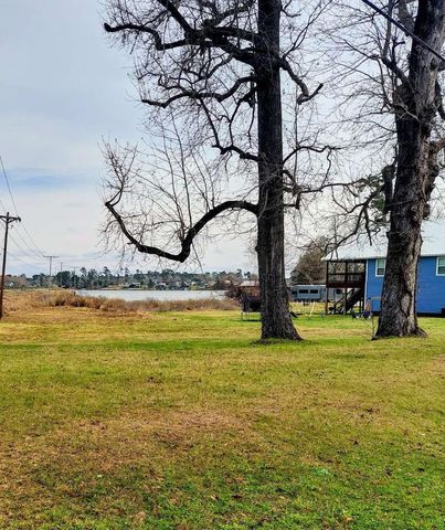 129 Lakeshore N, Onalaska, TX 77360