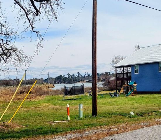 129 Lakeshore N, Onalaska, TX 77360