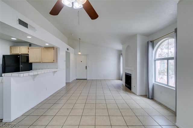 7570 West Flamingo Road 252, Las Vegas, NV 89147