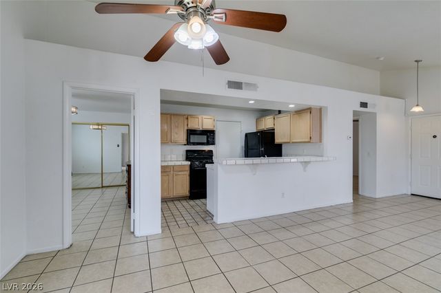 7570 West Flamingo Road 252, Las Vegas, NV 89147