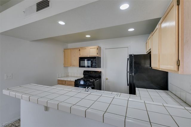 7570 West Flamingo Road 252, Las Vegas, NV 89147