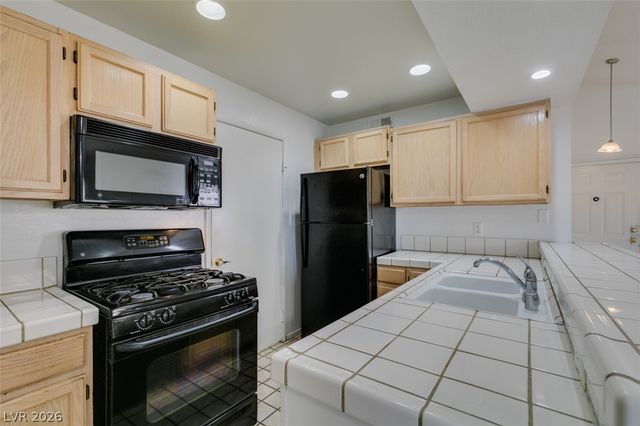 7570 West Flamingo Road 252, Las Vegas, NV 89147