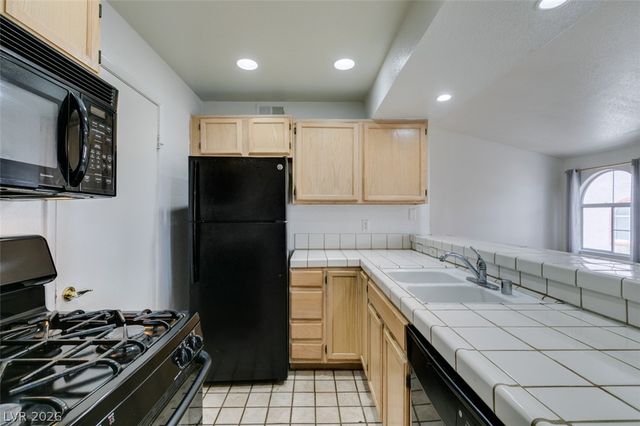 7570 West Flamingo Road 252, Las Vegas, NV 89147