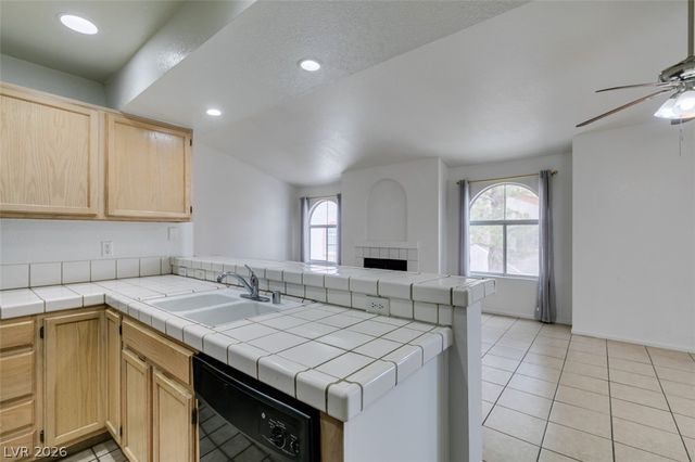 7570 West Flamingo Road 252, Las Vegas, NV 89147