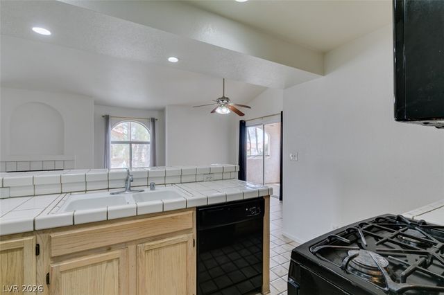 7570 West Flamingo Road 252, Las Vegas, NV 89147
