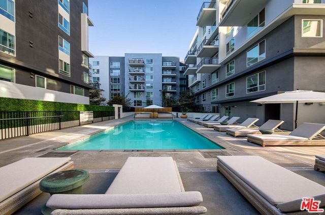 1120 W 6th Street 2201, Los Angeles, CA 90017