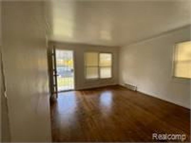 8074 Plainview Avenue, Detroit, MI 48228