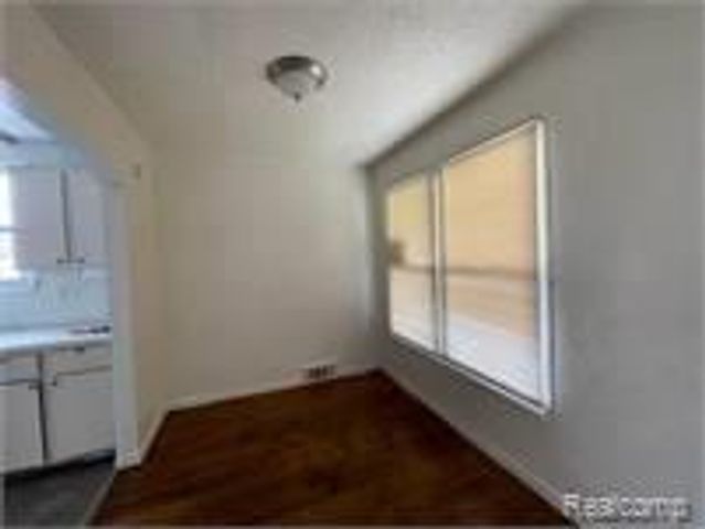 8074 Plainview Avenue, Detroit, MI 48228