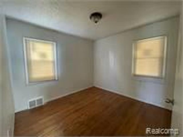 8074 Plainview Avenue, Detroit, MI 48228